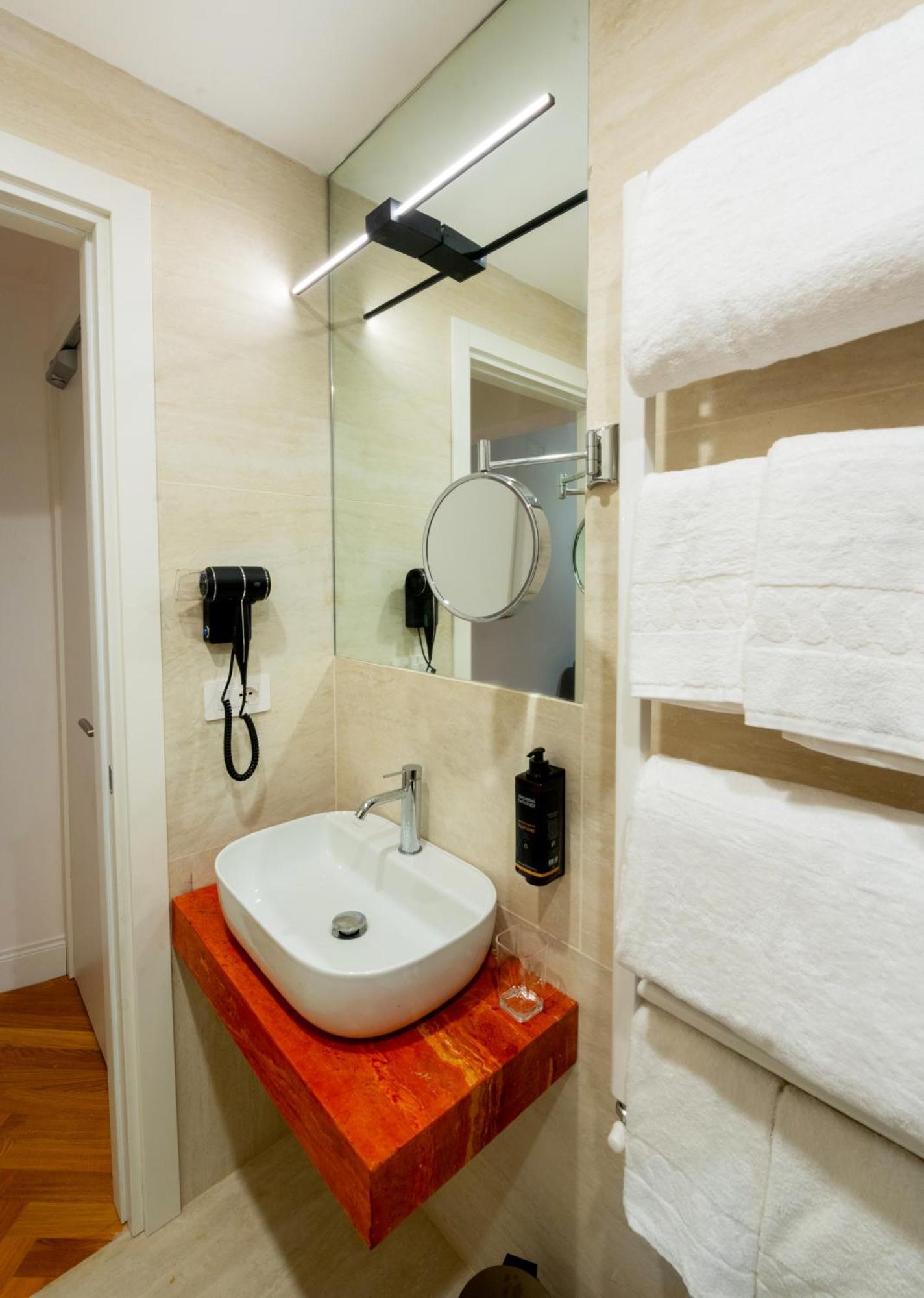 Agh - Capranica Hotel Roma Ngoại thất bức ảnh